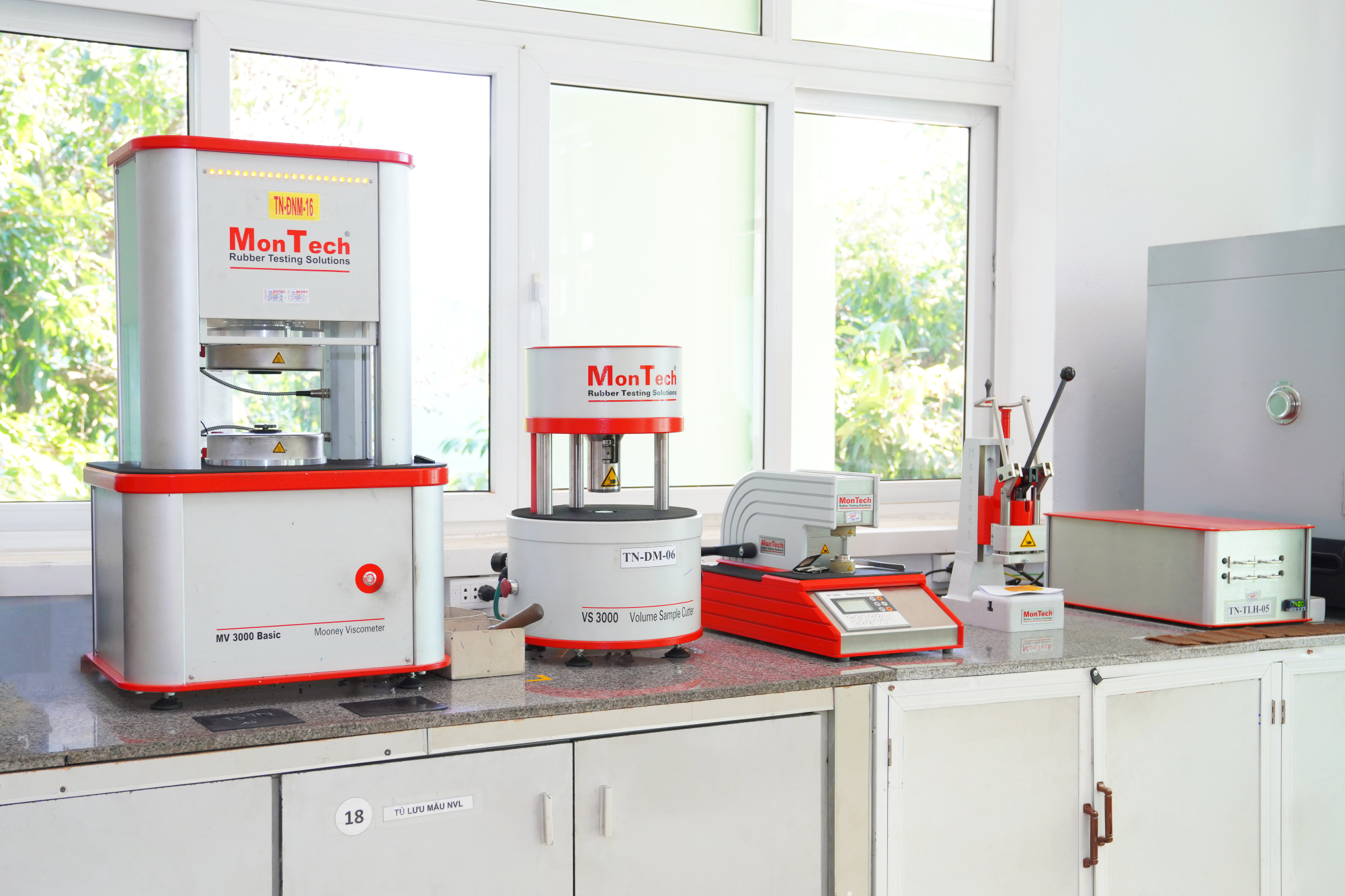 Hệ thống máy kiểm tra cao su thiên nhiên